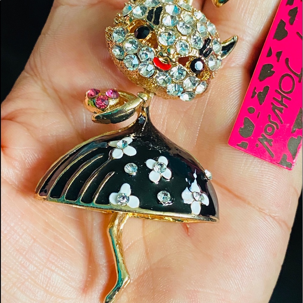 BETSEY JOHNSON ~Kitty Necklace